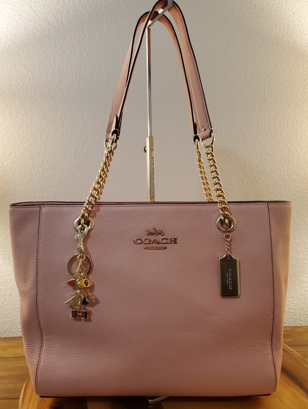 COACH CAMMIE CHAIN TOTE PALE PEACH COLOR, NEW WITHOUT TAGS!